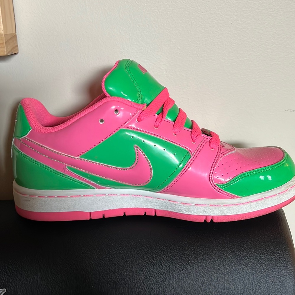 Nike hot pink and green air prestige. Size 8.5! ALMOST NEW! BARELY WORN!